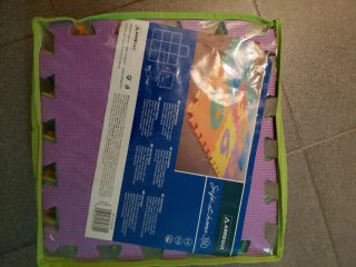 Lote de alfombras puzzle infantiles y lampara
