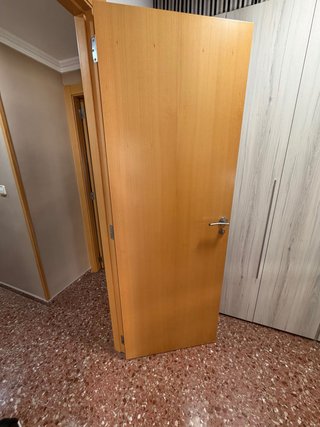 Puerta interior de madera