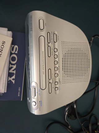 Radio Despertador Sony ICF -C273