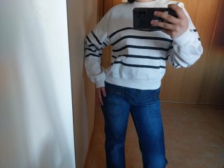 Sudadera blanca con rayas negras