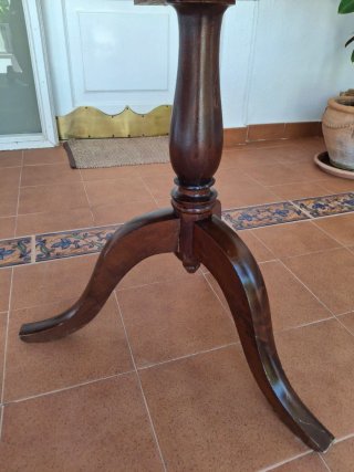Mesa velador  de madera, redonda