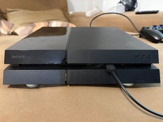 PS4 (PlayStation 4) con 15 juegos.