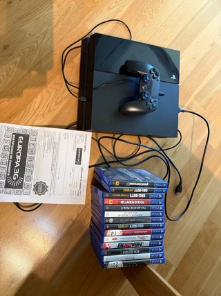 PS4 (PlayStation 4) con 15 juegos.