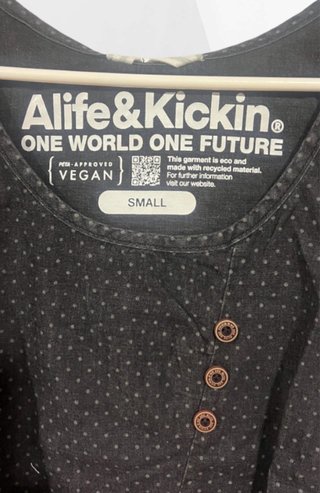 * Talla S. Vestido ALIFE & KICKIN