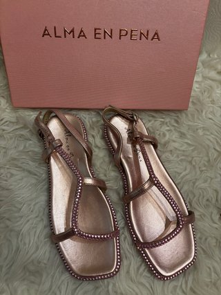 Sandalias Alma en Pena doradas y rosas