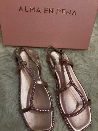 Sandalias Alma en Pena doradas y rosas