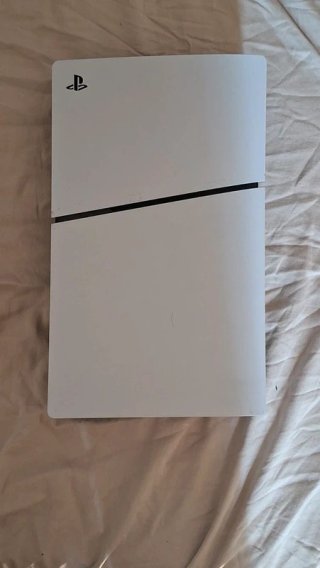 Pack PS5 Slim + Volante Ferrari + 5 Juegos