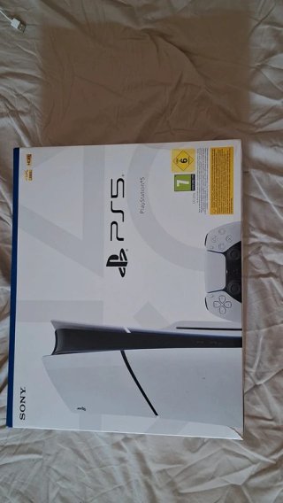Pack PS5 Slim + Volante Ferrari + 5 Juegos
