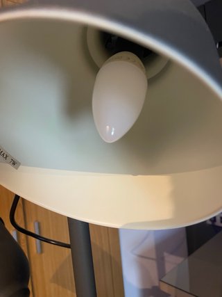 Lámpara de pie gris metálica Hektar