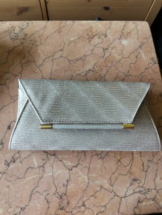 Bolso y zapatos de fiesta a juego