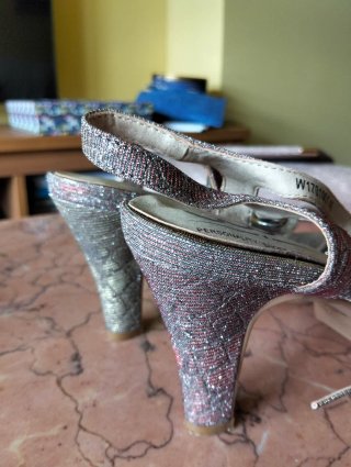 Bolso y zapatos de fiesta a juego