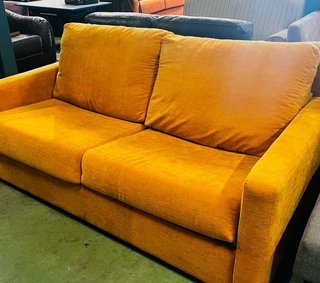 Sofá cama naranja de tela