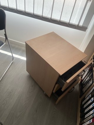 Cajonera de oficina madera y metal