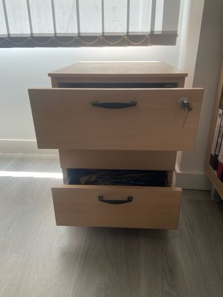 Cajonera de oficina madera y metal