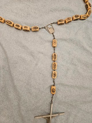 Rosario de colección con cuentas grabadas