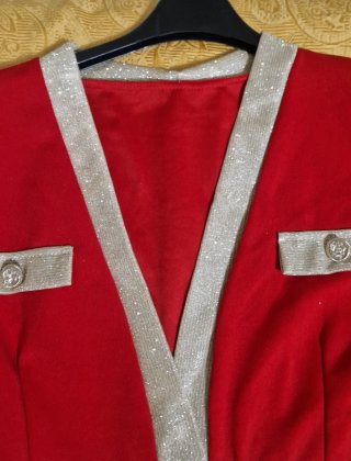 Vestito donna elegante rosso con dettagli oro