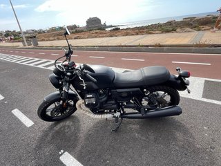 Moto Guzzi V7 III Stone Negra 2020