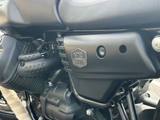 Moto Guzzi V7 III Stone Negra 2020