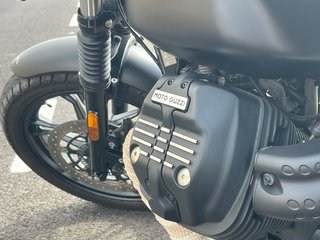 Moto Guzzi V7 III Stone Negra 2020