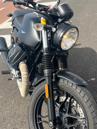 Moto Guzzi V7 III Stone Negra 2020