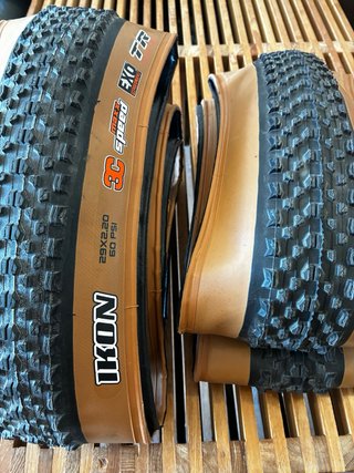 Neumáticos Maxxis y Onza Nuevos