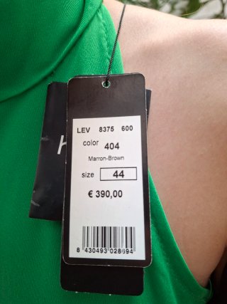 Abrigo Hoss Intropia bordado pedrería