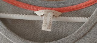Vestido de verano gris con estampado