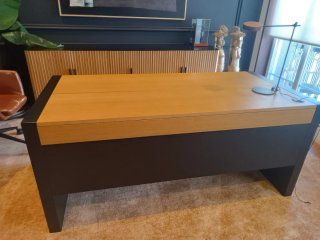 Mesa de oficina moderna madera y metal