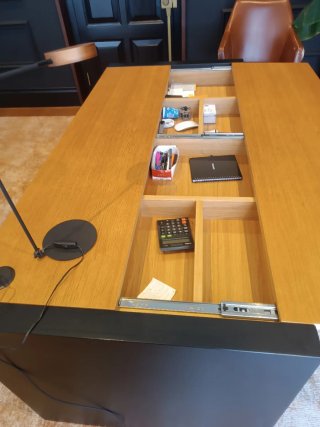 Mesa de oficina moderna madera y metal