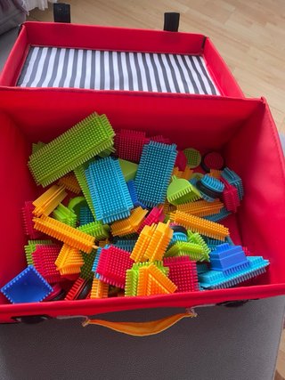 Maletín Ikea y juego construcción infantil