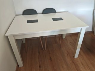 Mesa comedor extensible blanca.