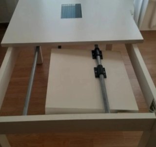 Mesa comedor extensible blanca.