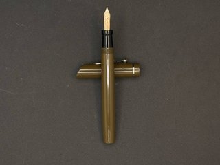 Pluma Antigua Morrison Verde Oliva Oro