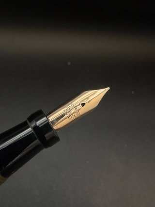 Pluma Antigua Morrison Verde Oliva Oro