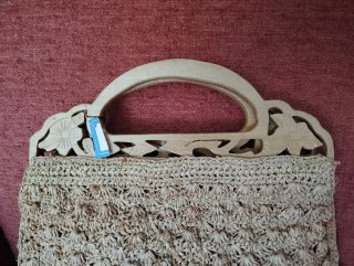 Bolso de fibra con etiqueta