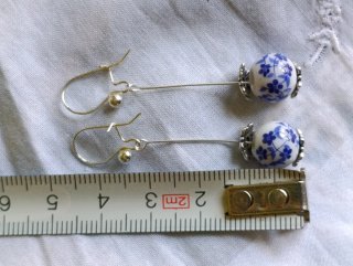 Pendientes bolas cerámica azul y blanco