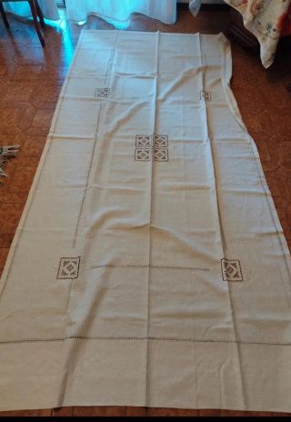Tenda lino écru intagliata a mano