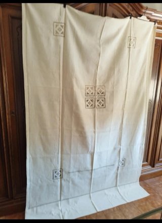 Tenda lino écru intagliata a mano