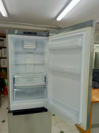 Nevera combi Indesit plateada 190/60cm A+ garantia