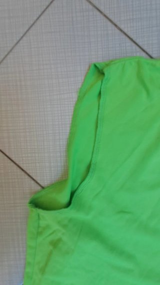 Camiseta verde sin mangas