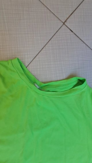Camiseta verde sin mangas