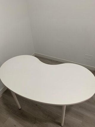 Mesa de oficina blanca