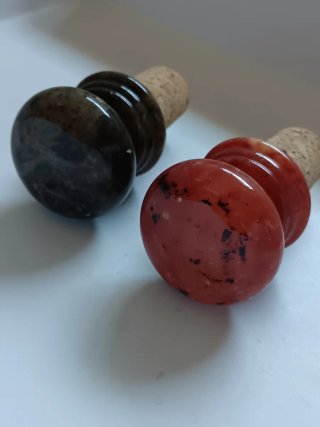 Tappi vintage in pietra