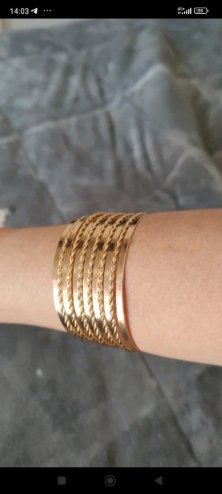 Bracciale dorato a cerchi multipli
