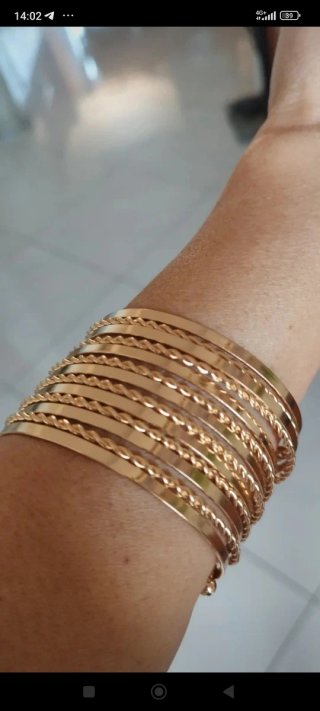 Bracciale dorato a cerchi multipli
