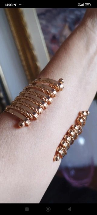 Bracciale dorato a cerchi multipli