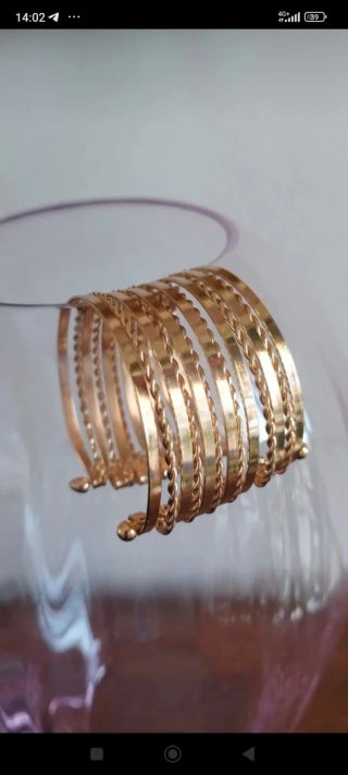 Bracciale dorato a cerchi multipli