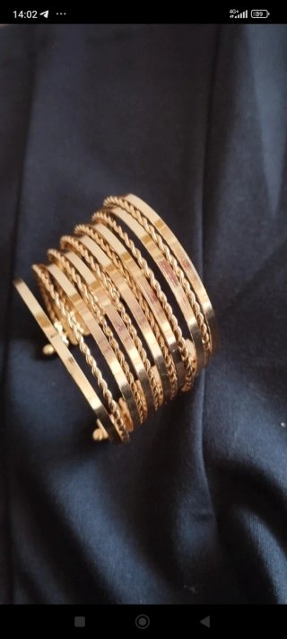 Bracciale dorato a cerchi multipli