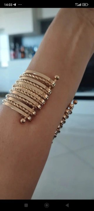 Bracciale dorato a cerchi multipli