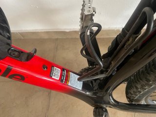 Bicicleta de carbono Cannondale Roja y Negra